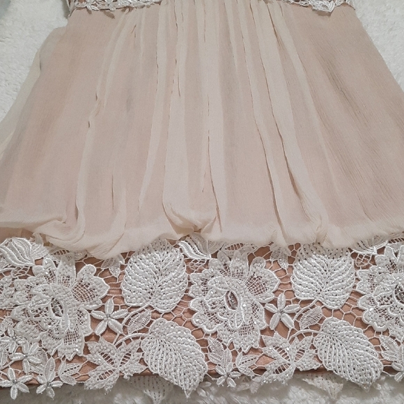 Jovani Floral Lace Chemise in Cream and White - Picture 6 of 12